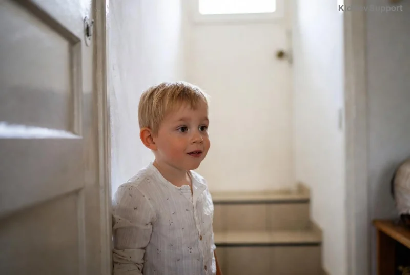 Eltern singen Kinderreime mit Baby für Sprachförderung