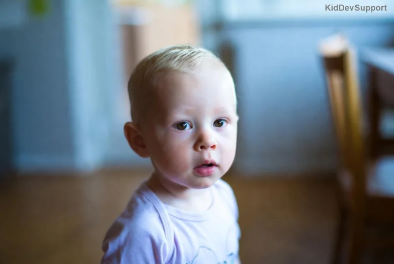 Parents et enfant en session Hanen joyeuse