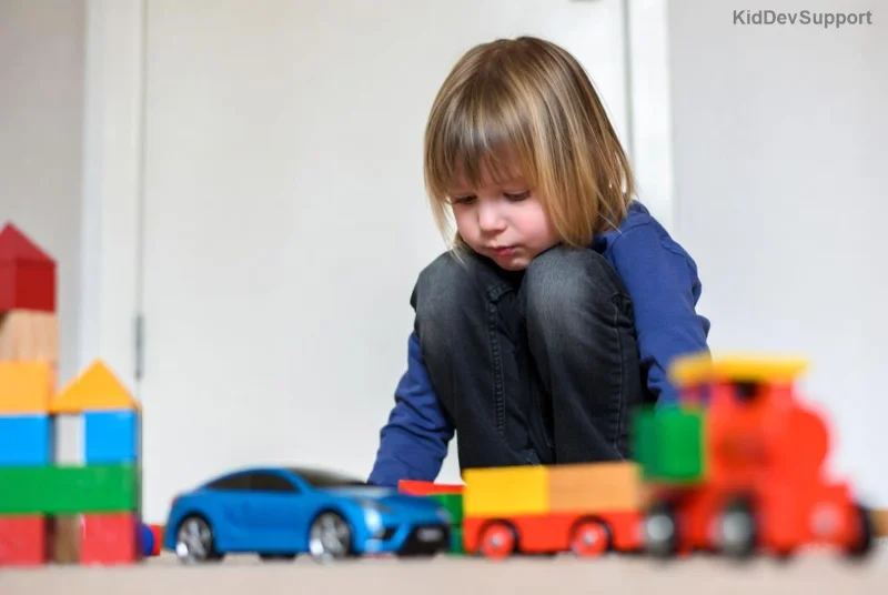 Famille heureuse pratiquant des activités langagières