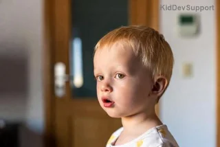 Retard du Langage chez Bébés Prématurés : Causes Cachées & Pronostic Positif !